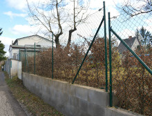 Montáž čtyřhranného zeleného pletiva – Štěnovice Montáž čtyřhranného zeleného pletiva – Štěnovice